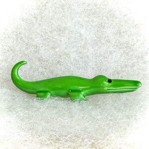 Adorable vintage alligator or crocodile brooch